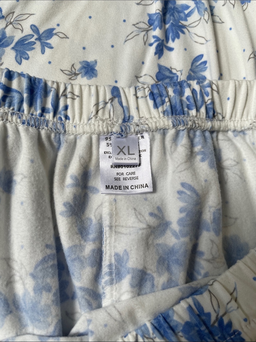 NWOT BODY TOUCH Blue Floral Two-Piece Pajama Set.  Size XL - Picture 2 of 5